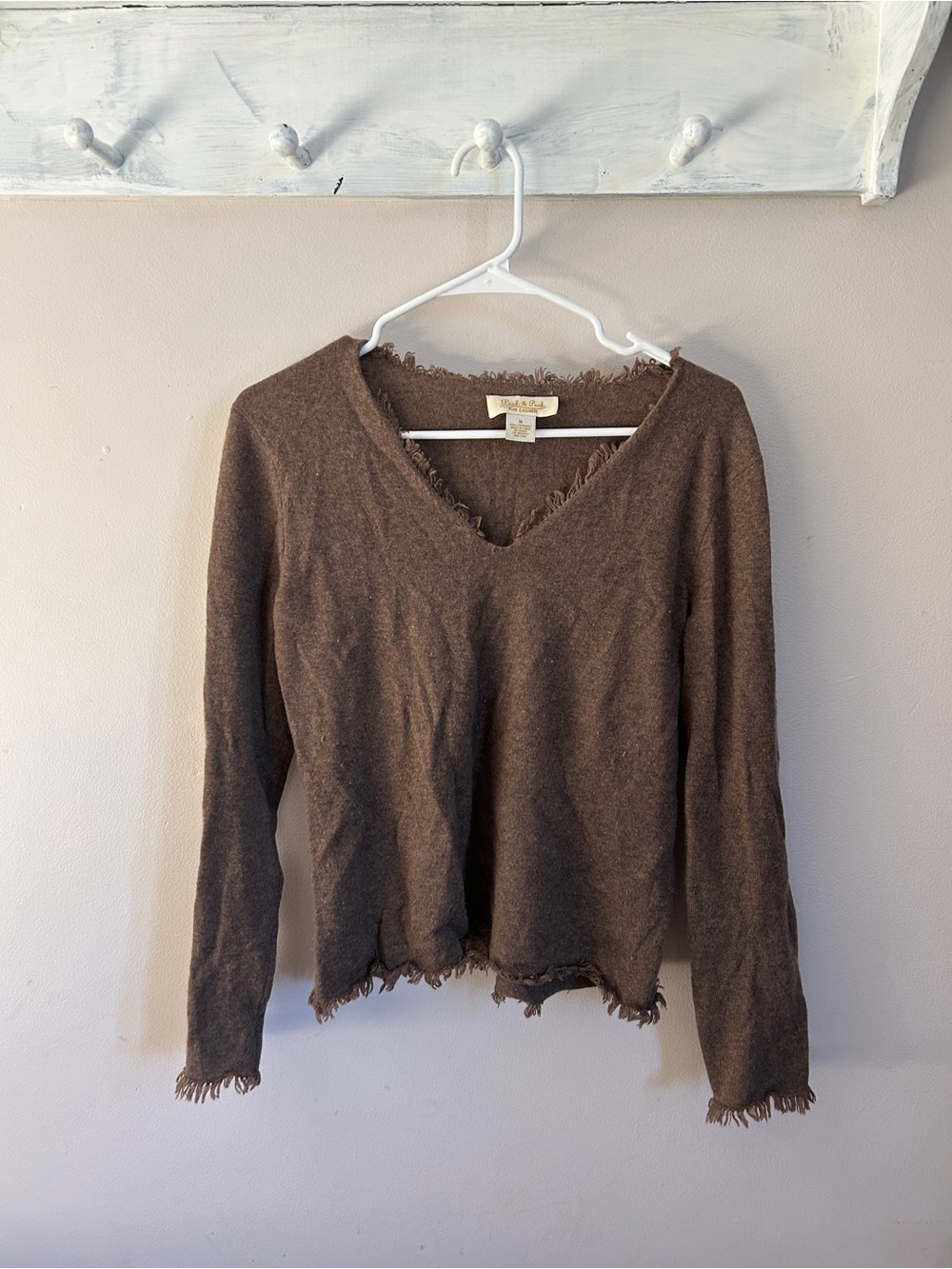 Peck & Peck Brown Cashmere V-Neck Sweater with Frayed Trim